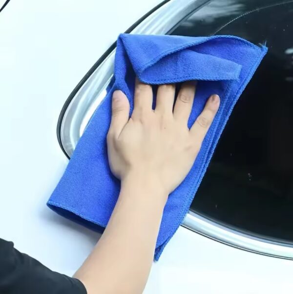 Microfiber Cleaning Car Window - Image 3